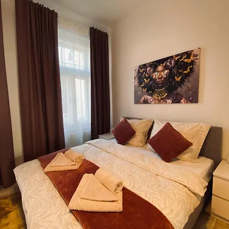 Moderni Apartman Vedle Divadla - Netflix, Wi-Fi Zdarma Pardubice Exterior photo