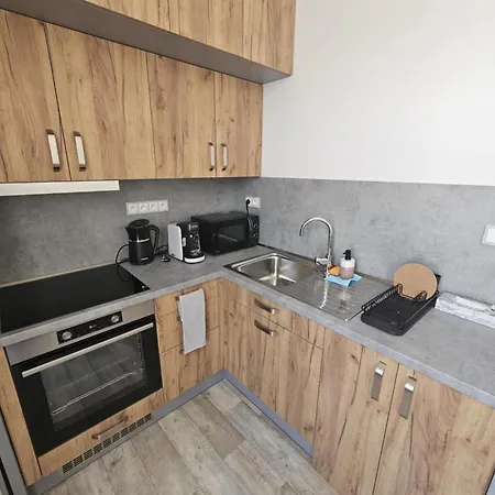 Moderni Apartman Vedle Divadla - Netflix, Wi-Fi Zdarma Pardubice Exterior photo