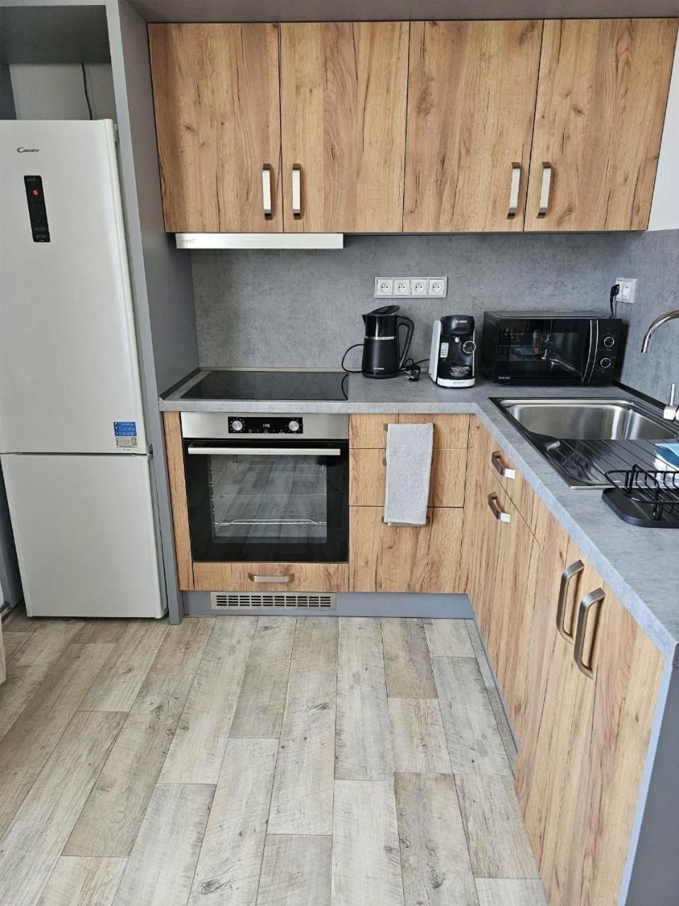 Moderni Vedle Divadla - Netflix, Wi-fi Zdarma Appartement Pardubice